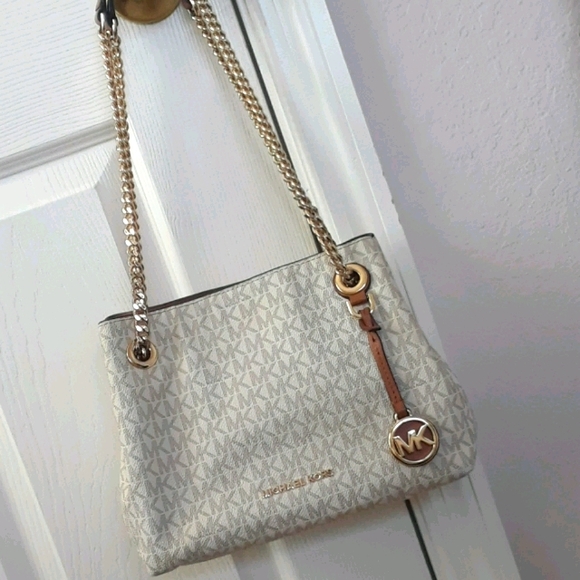 Michael Kors Handbags - MK..JET SET MED CHAIN BAG..